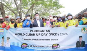 Herman Deru-Milenial Berbaur Lakukan Aksi Selamatkan Bumi Peringati World Cleanup Day
