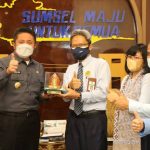 Gubernur Herman Deru Terima Plakat WTP ke 7 dari Menkeu