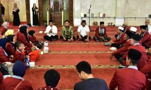 Lepas Jemaah Ziarah ke Makam Walisongo, Bupati Banyuasin: Saling Jaga Satu Sama Lain